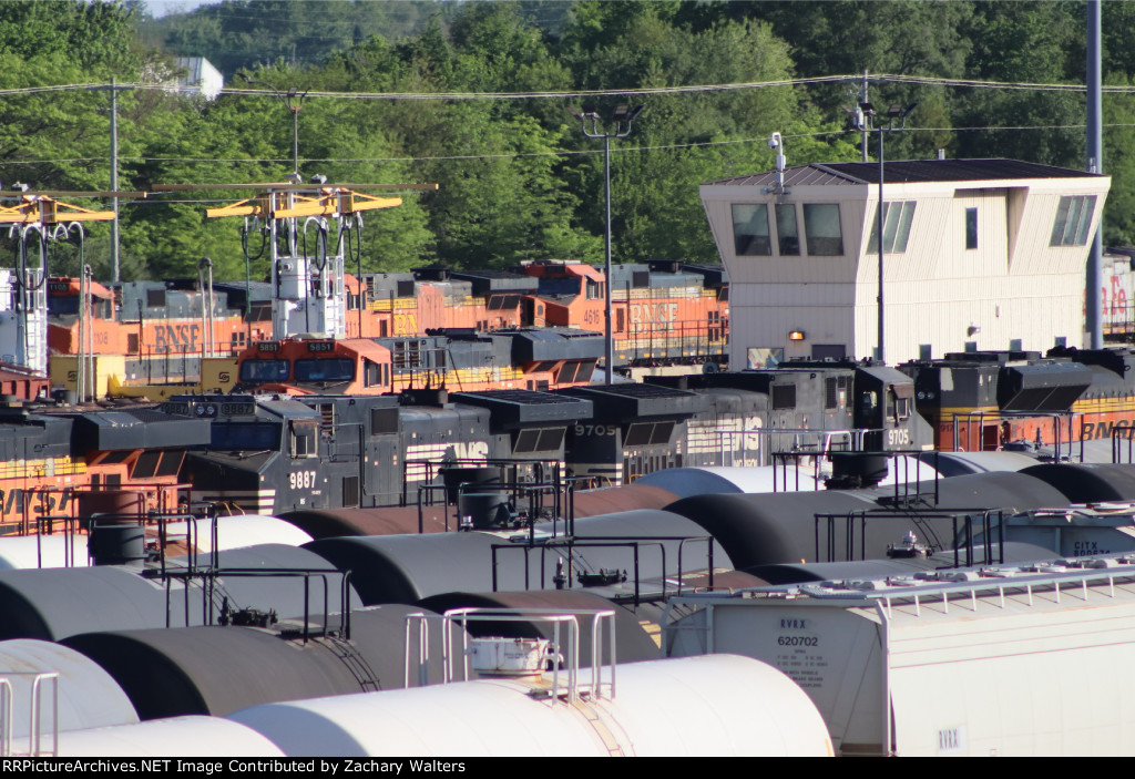 BNSF 9171 4616 4111 1108 5851 NS 9705 9887